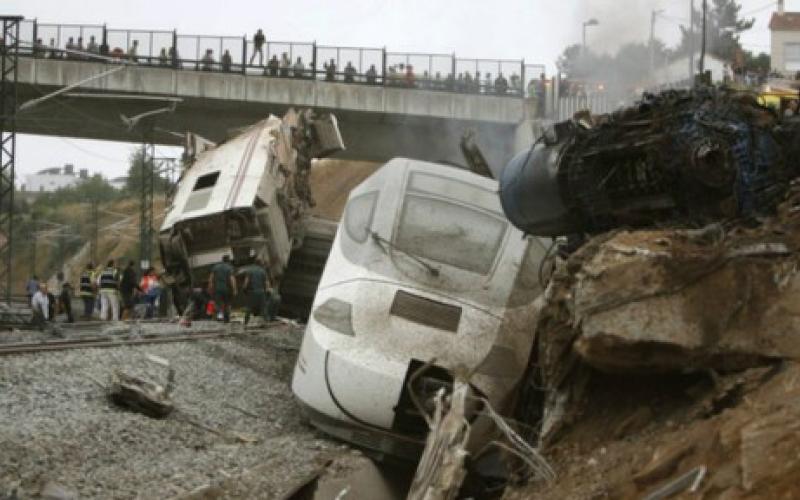 مقتل 77 شخصا على الأقل في حادث خروج قطار عن سكته في إسبانيا
