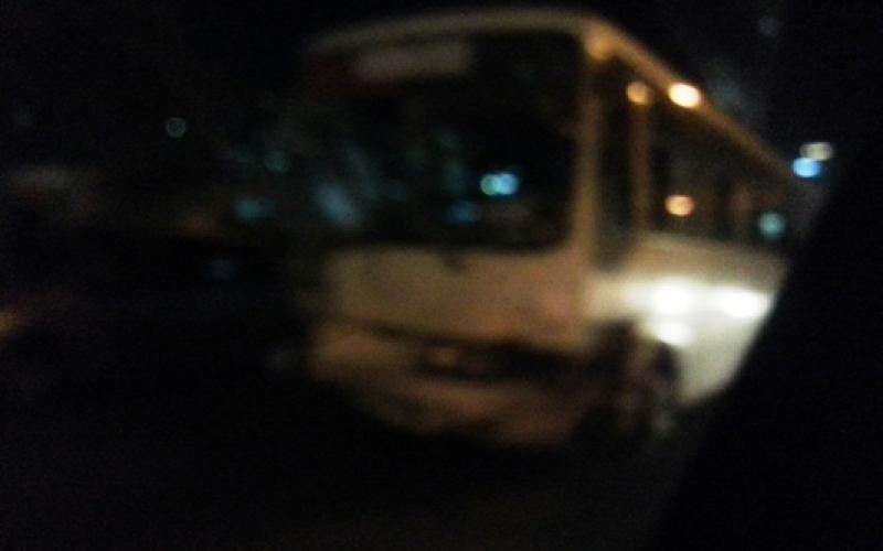 وفاة و16 إصابة إثر تدهور حافلة واصطدامها بـ26 مركبة