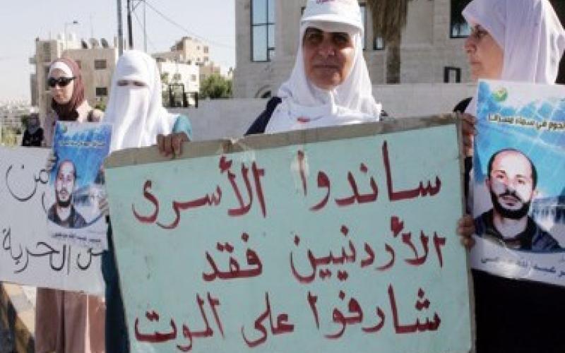 توجه للتصعيد لأهالي الأسرى بعد 100 يوم من الإضراب