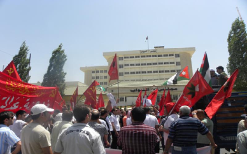 "القومية واليسارية" تحذر من الانخراط بالأزمة السورية