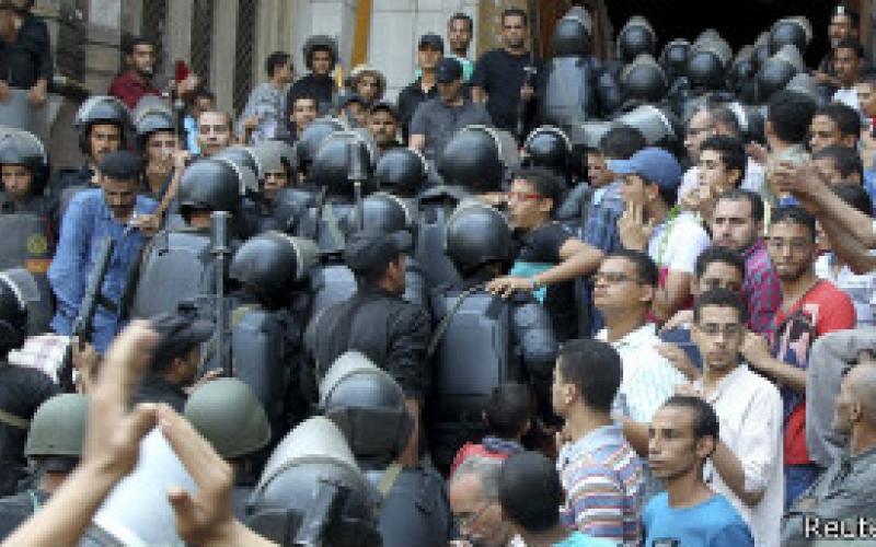 الأزمة المصرية: الحكومة المصرية تناقش الأزمة المتفاقمة في البلاد