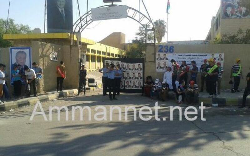 نزاهة: انتهاكات في مراكز اقتراع ونائب يدعو للتصويت لابنه