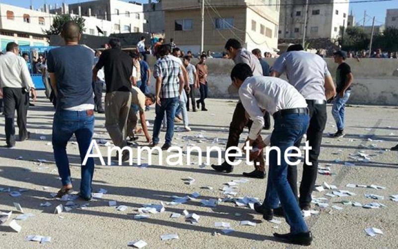 الكرك: إصابة رجل درك وإغلاق طرق.. ولجنة لإعادة الفرز- صور