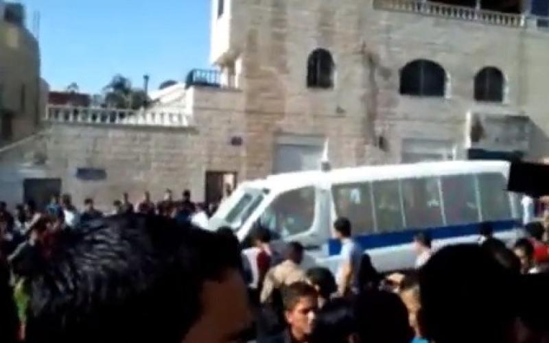 اعتصام طلبة مدارس احتجاجا على نقل مديريهم (صوت)