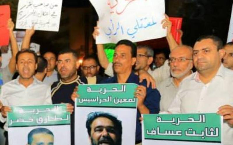 سلسلة بشرية تضامنا مع معتقلي الحراك الأربعاء