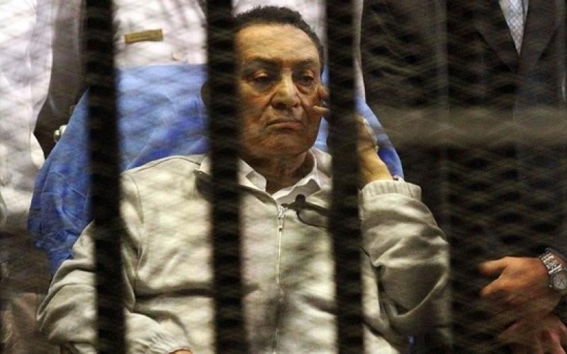 السجن 3 سنوات لمبارك و 4 أعوام لنجليه لإدانتهم بالاختلاس  