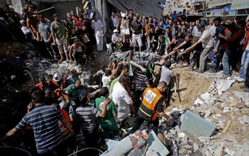 انتشال جثامين عشرة شهداء في غزة