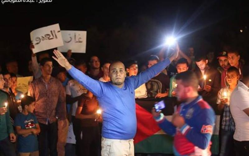 مخيم الحصن يطفئ الأنوار احتجاجا على "الغاز الإسرائيلي"