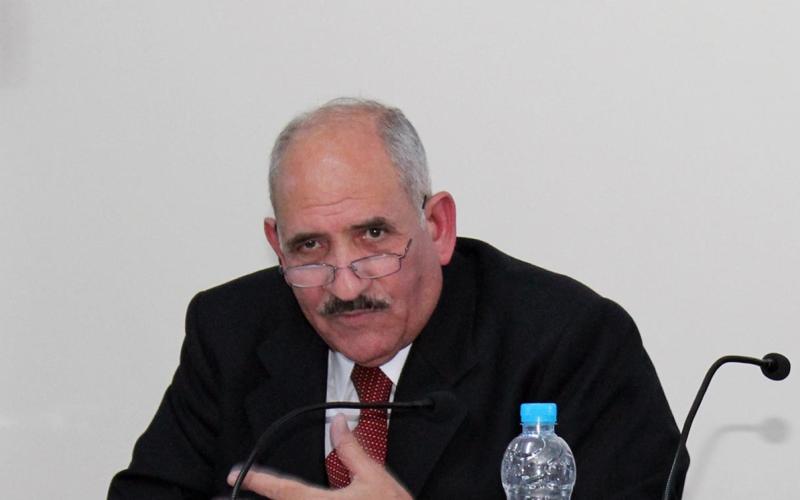 الذنيبات يتسلم التقرير النهائي للجنة دراسة المناهج