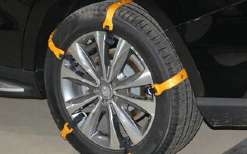 أقفال لعجلات المركبات للحد من الوقوف العشوائي