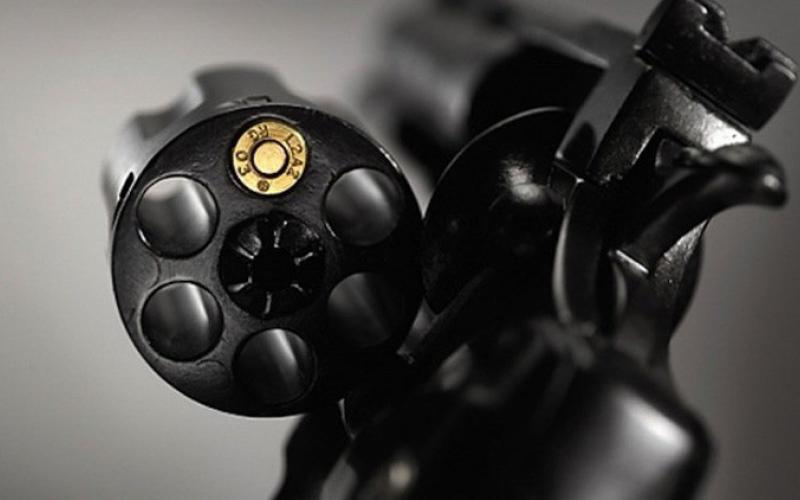 وفاة شرطي دبلوماسي برصاصته بالخطأ