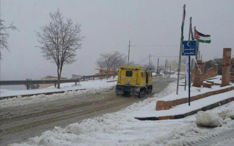 ثلوج فوق 900 متر.. وتعليق دوام مدارس عجلون والسلط