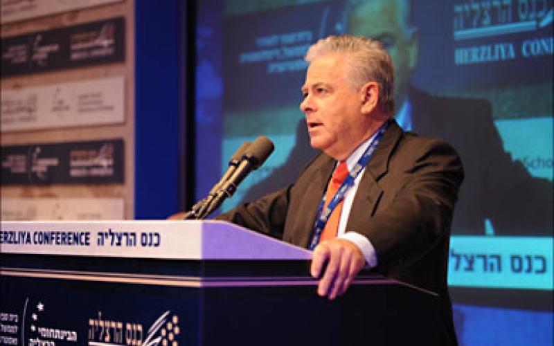 الوزير الإسرائيلي افرايم سنيه غير مرغوب به في الأردن