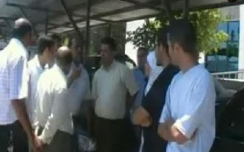 موظفو شركة مياهنا المفصولون يعتصمون أمام رئاسة الوزراء (فيديو)