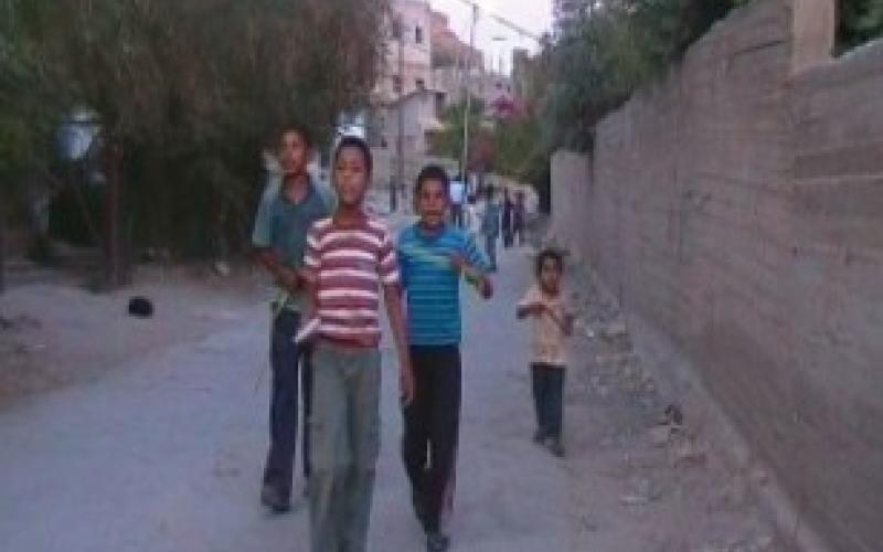 أطفال دير علا يتخذون الشوارع ملعبا لهوايتهم (فيديو) 