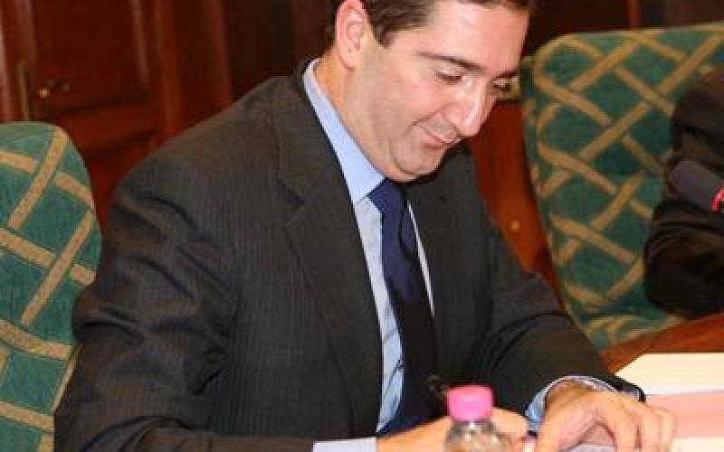 هل مغادرة الرئيس في وقتها؟ وهل جامعاتنا عاجزة عن صناعة مستقبل ابن الرئيس ! 