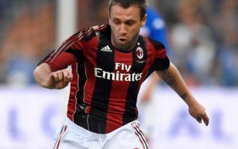 Cassano joins AC Milan for holiday training