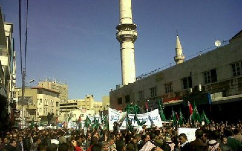 Third march in Amman protests high prices and demands end of Rifai government
