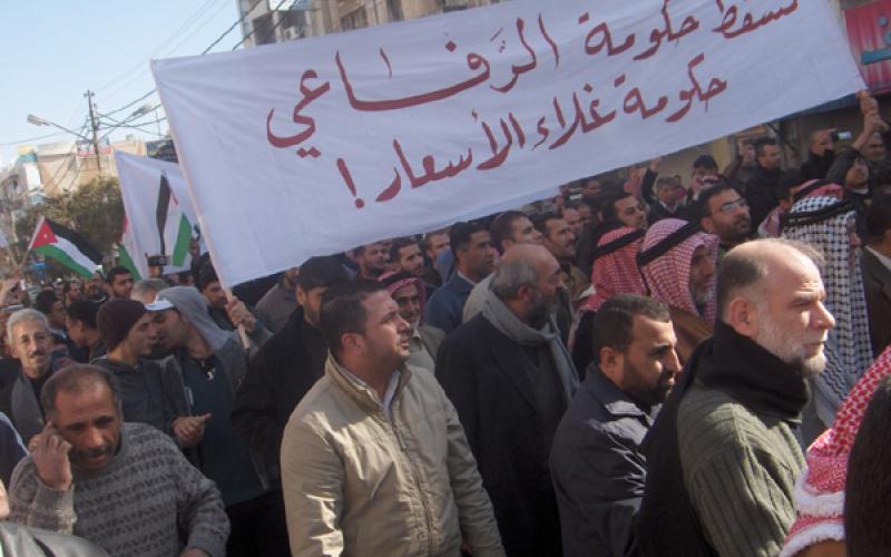 الحركات السياسية غير المرخصة وبداية الانفلات