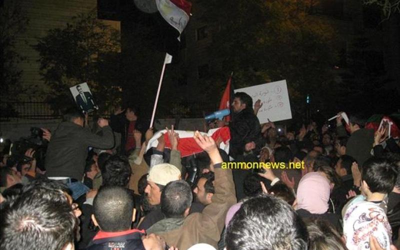 VIDEO: Jordanians pour into the streets celebrating the Egyptian Revolution
