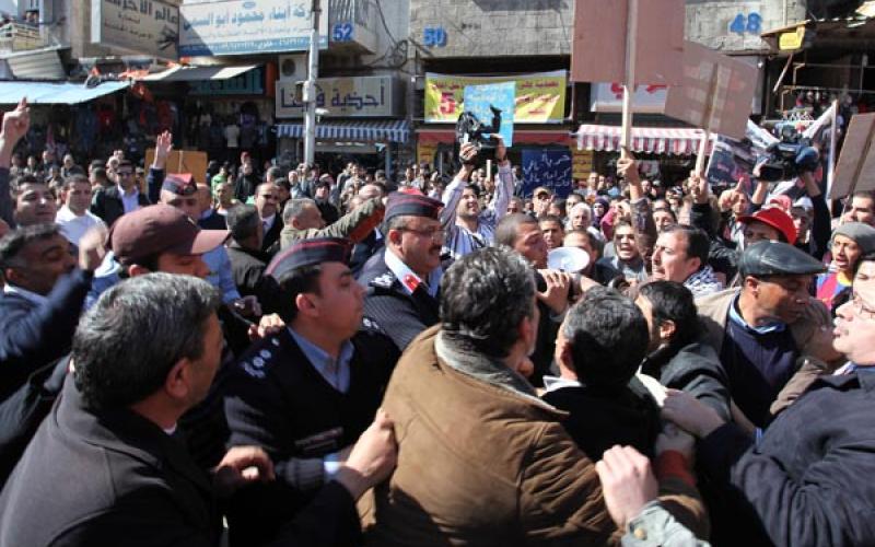 “الحراك الشبابي”: الاعتداء على مسيرة الجمعة بقرار سياسي