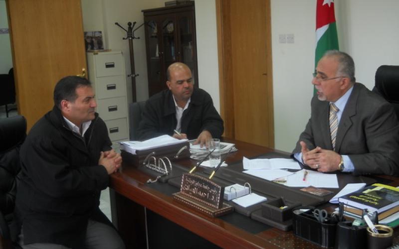 رئيس جامعة عجلون يطالب بزيادة الطاقة الاستيعابية للجامعة