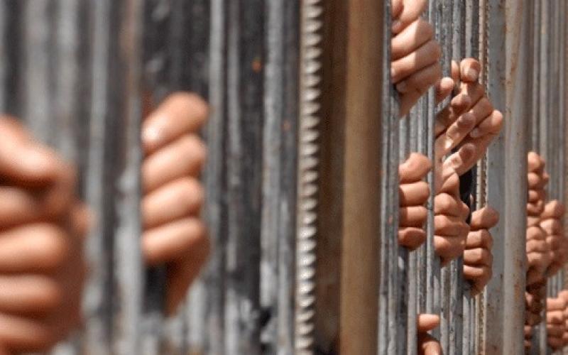 أسر سجناء التنظيمات ينفذون اعتصاما أمام المسجد الحسيني الثلاثاء