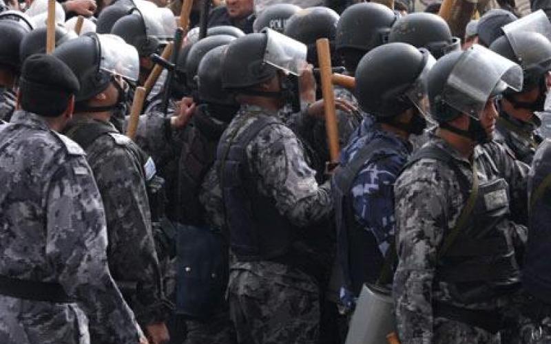 الدرك يفشل في إنهاء اعتصام سائقي الشاحنات