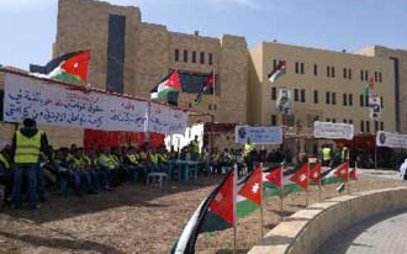 اعتصام "نافذ" يتحول إلى اضراب والمرصد العمالي ينتقد الموقف الحكومي