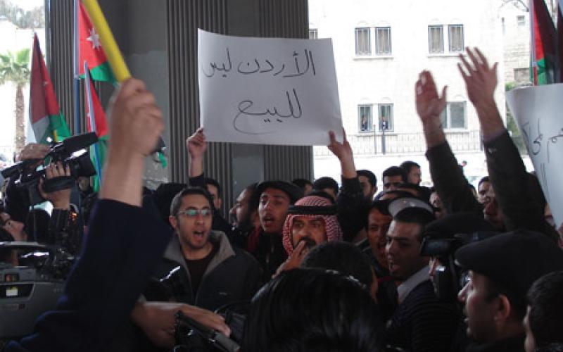 اعتصام في مجمع النقابات ضد التوجهات السياسية" للمحامين"