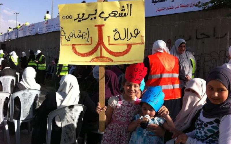 صور.. الآلاف يشاركون في مهرجان "الاستقلال يحمي الإصلاح"
