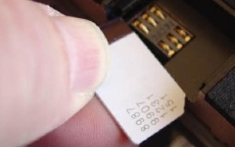 حزب الوسط يدعو شركات الاتصالات لإنشاء “خط أحزاب”