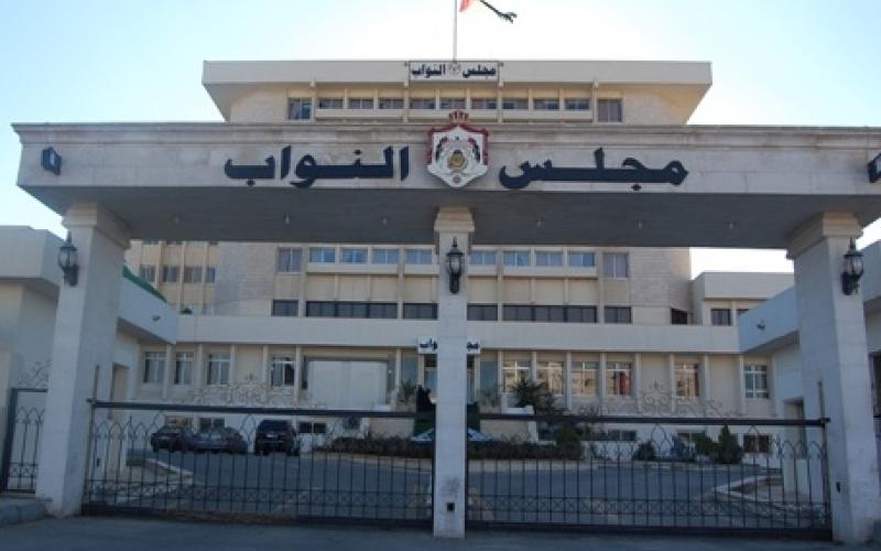 مطالب بإسقاط "حكومة ومجلس الكازينو" وتقطيع حلوى احتفالا ببراءة البخيت