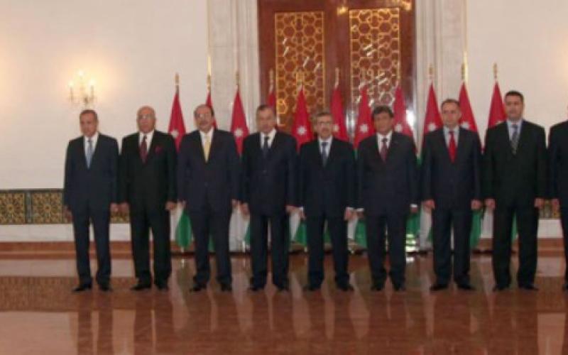 التعديل الوزاري يشمل 11 وزيرا ومغادرة السرور