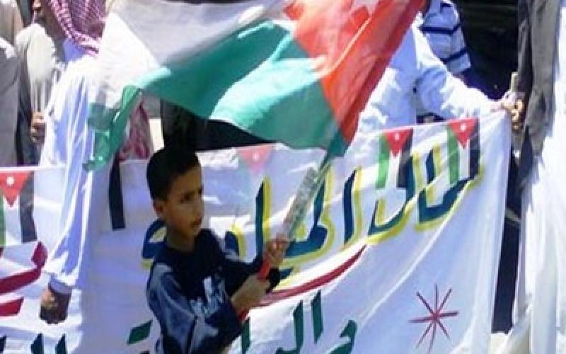 موظفو سلطة إقليم العقبة يضبرون احتجاجا على الهيكلة