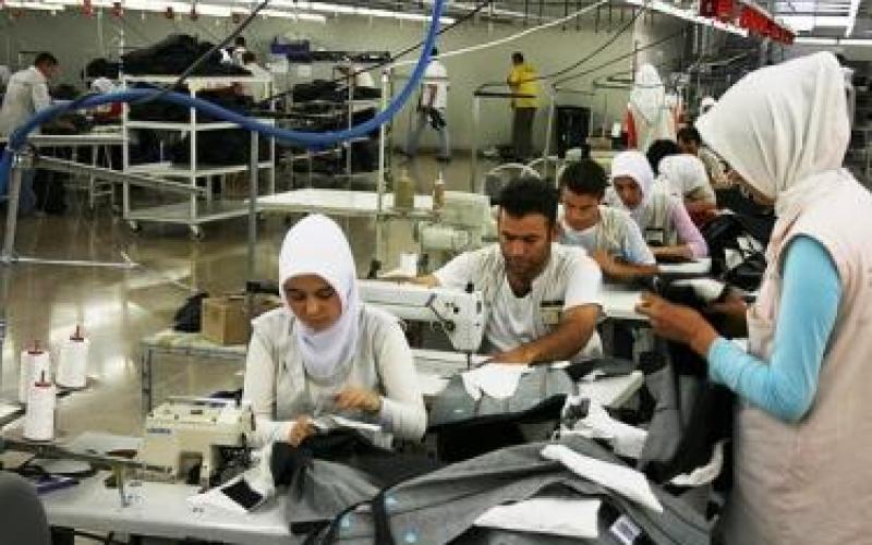 إضراب عمال مصنع الصافي للألبسة