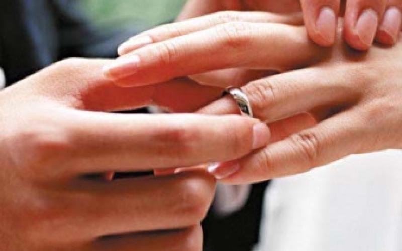 فتوى بجواز دفع أموال الزكاة لمساعدة الشباب على الزواج