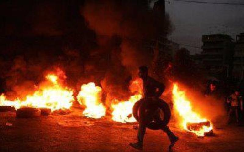 الرمثا: احتجاجات وحرق مؤسسات حكومية بعد موت مواطن بظروف غامضة 