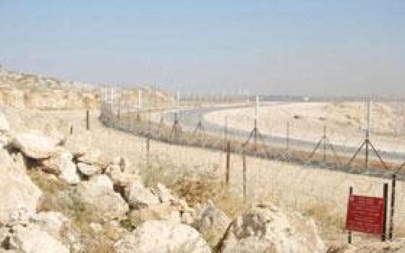الخارجية: نراقب الحدود بعد الحديث عن بناء جدار إسرائيلي
