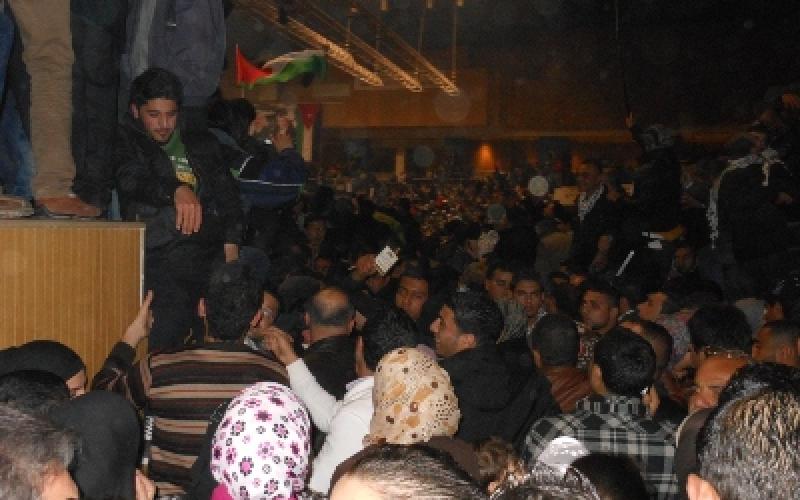 صور: تزاحم الآلاف في محيط "عمان الأهلية" لحضور حفل العاشقين