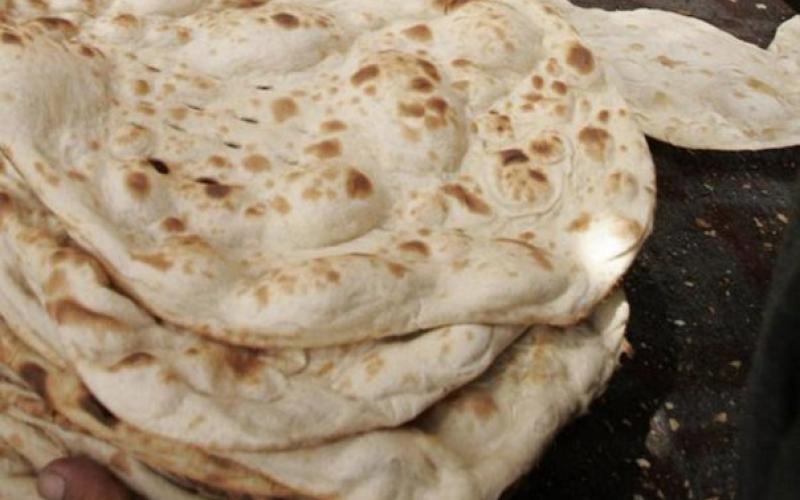 مخابز تنتهك الرغيف وزناً وسعراً في ظل رقابة مشتتة