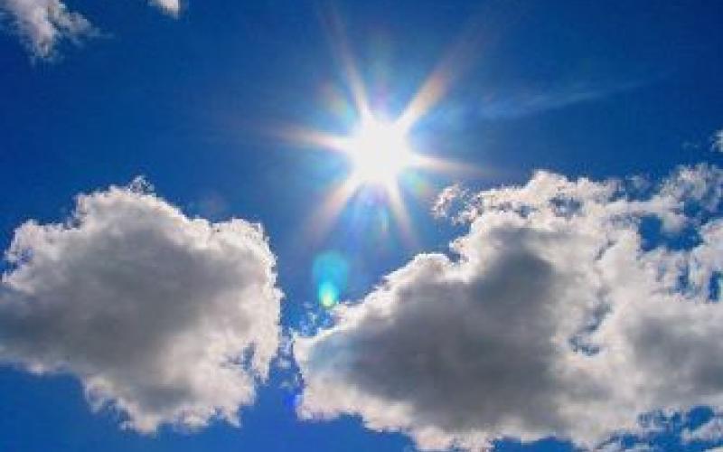 أجواء حارة نسبيا وانخفاض طفيف على الحرارة السبت