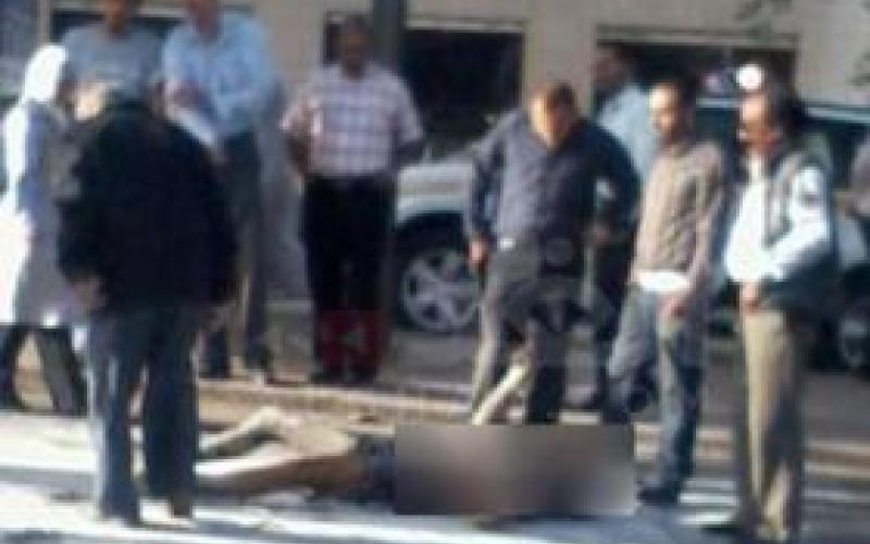 مستقلة الكهرباء تقف أمام الشركة احتجاجا على موت مصعب