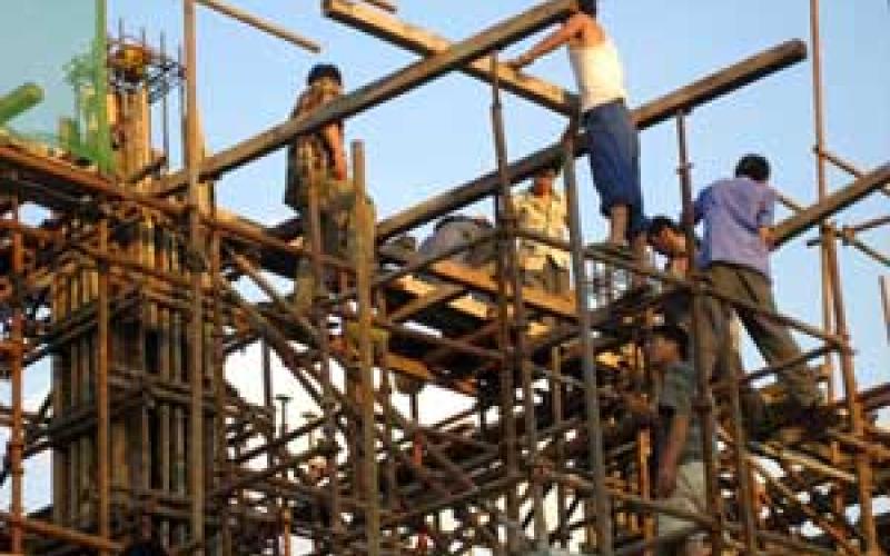 وفاة شخصين اثر سقوطهم عن سقالة 