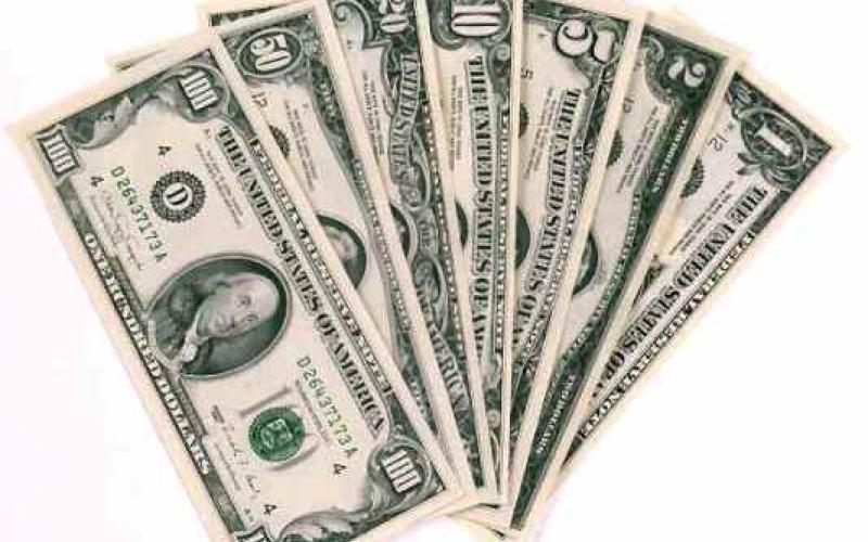 الدولارات تتحول إلى ورق ابيض 