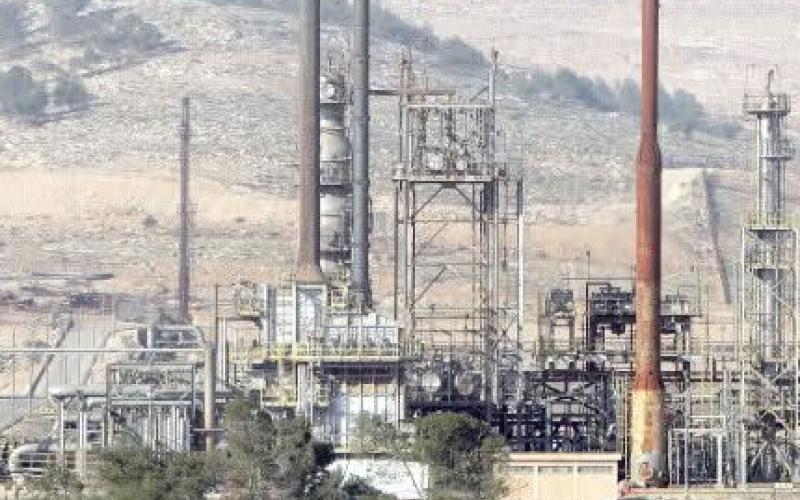 مصفاة البترول تعالج الغازات المحترقة 