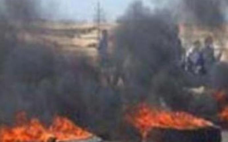 العاملون في اتحاد مخلصي جابر يغلقون الطريق 