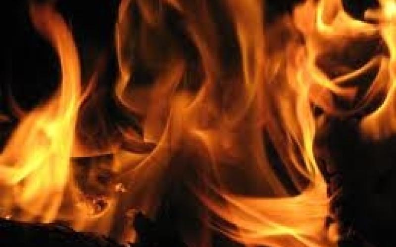 السيطرة على حريق بمستودعات في منطقة دوار الجمرك