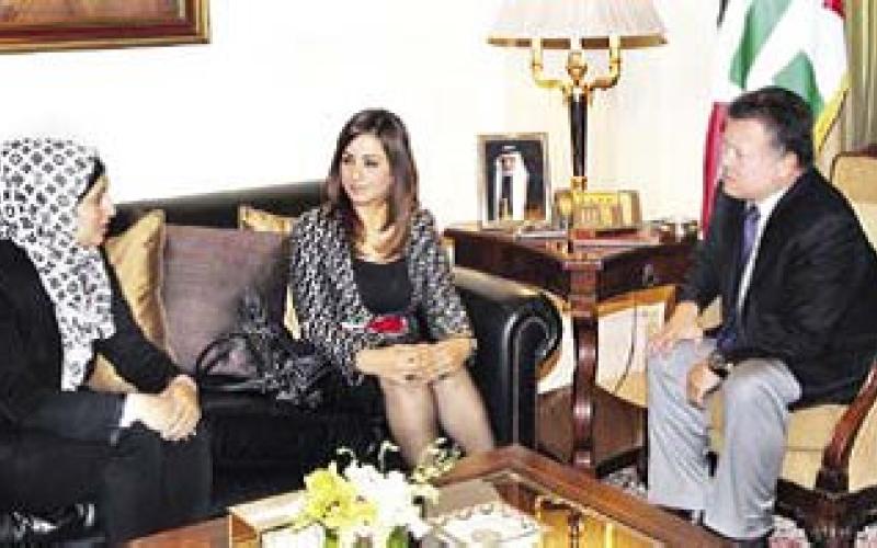 الملك يستقبل الزميلة خندقجي ويؤكد أهمية الصحافة الاستقصائية