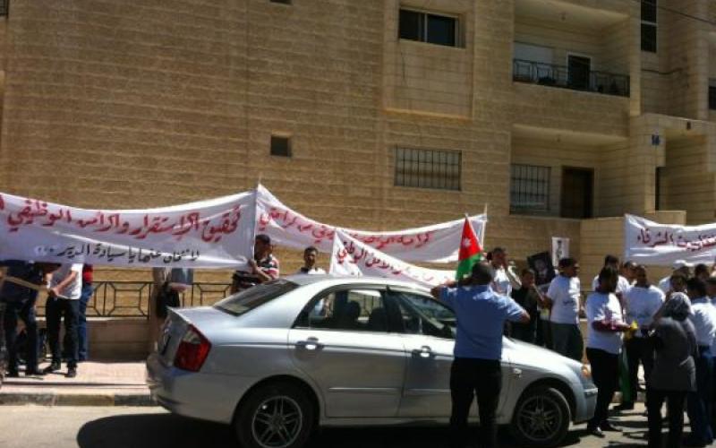 عمال: وزير العمل يسهل عمليات الفصل التعسفي 